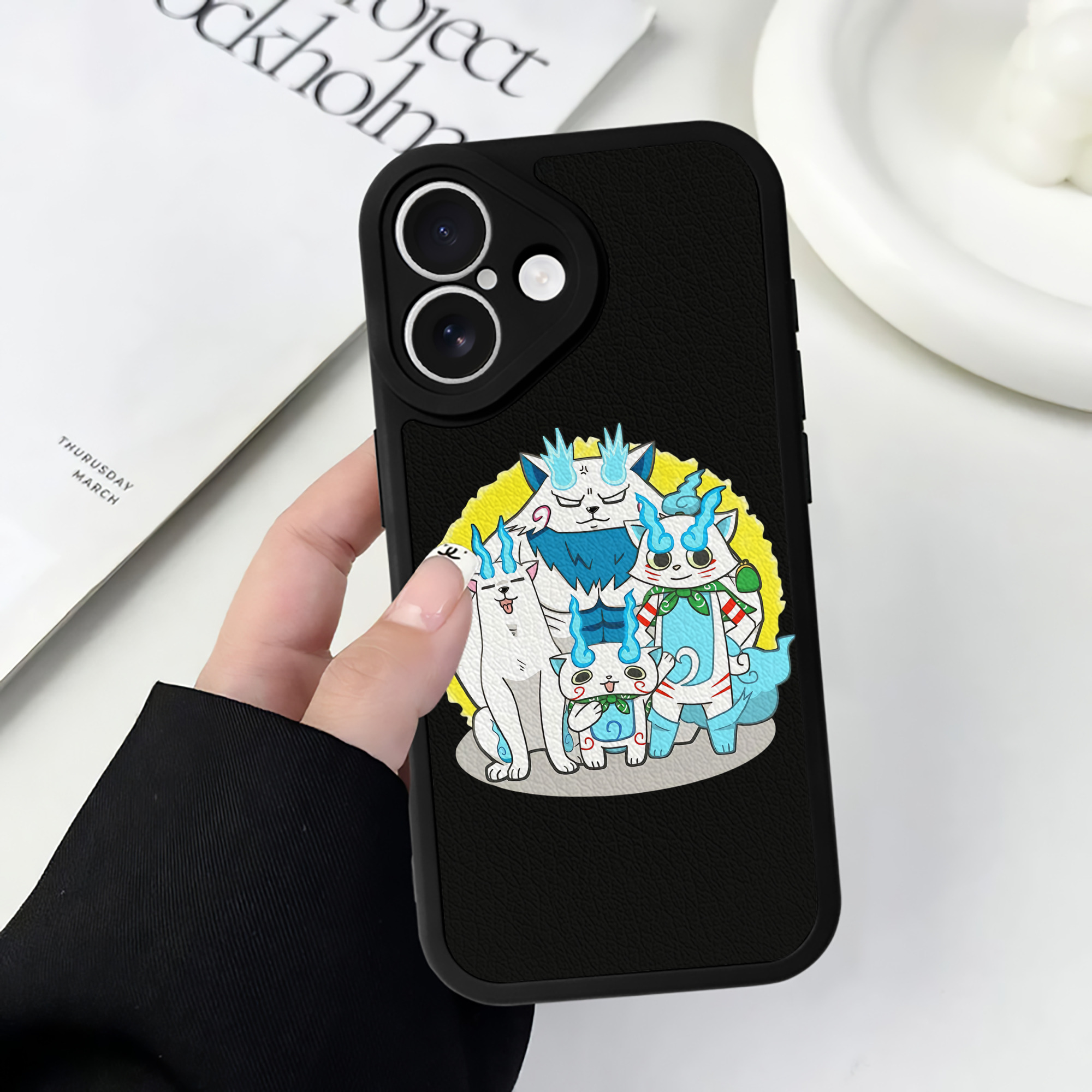 （画像用） 妖怪ウォッチ Yo-kai Watch 【iPhone 16シリーズ対応】シリコンスマホケース（レザー調） 材質：シリコン